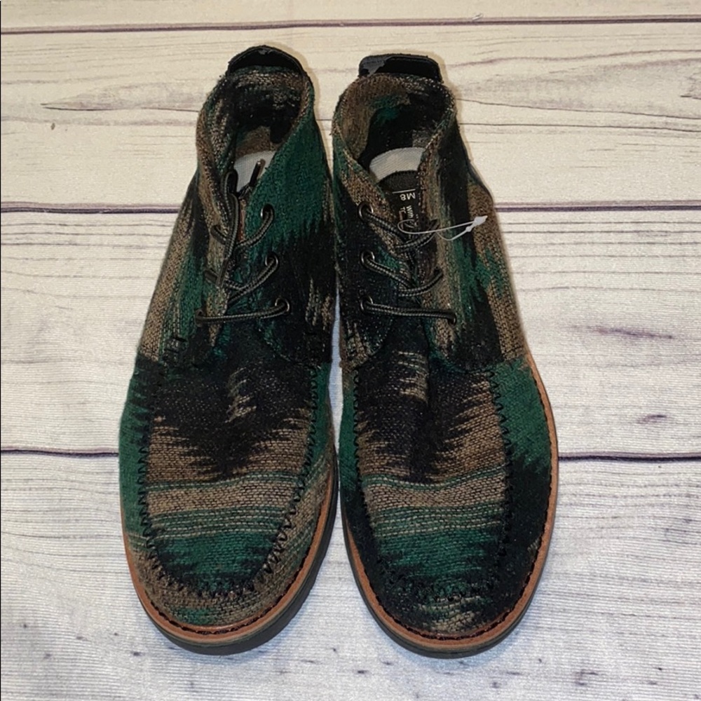 NWOT TOMS MENS BOOT